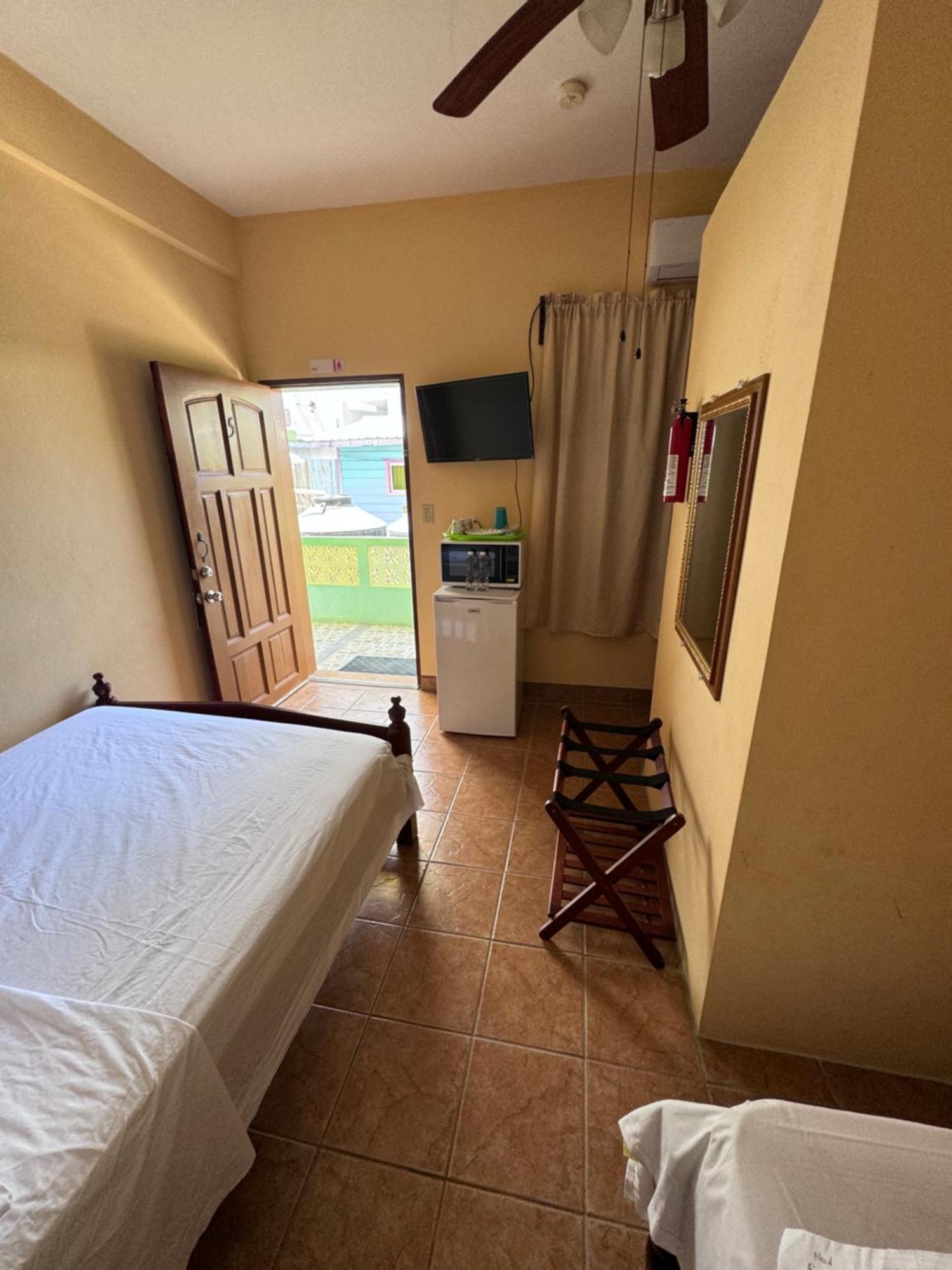 Panchos Villas Caye Caulker Exteriör bild
