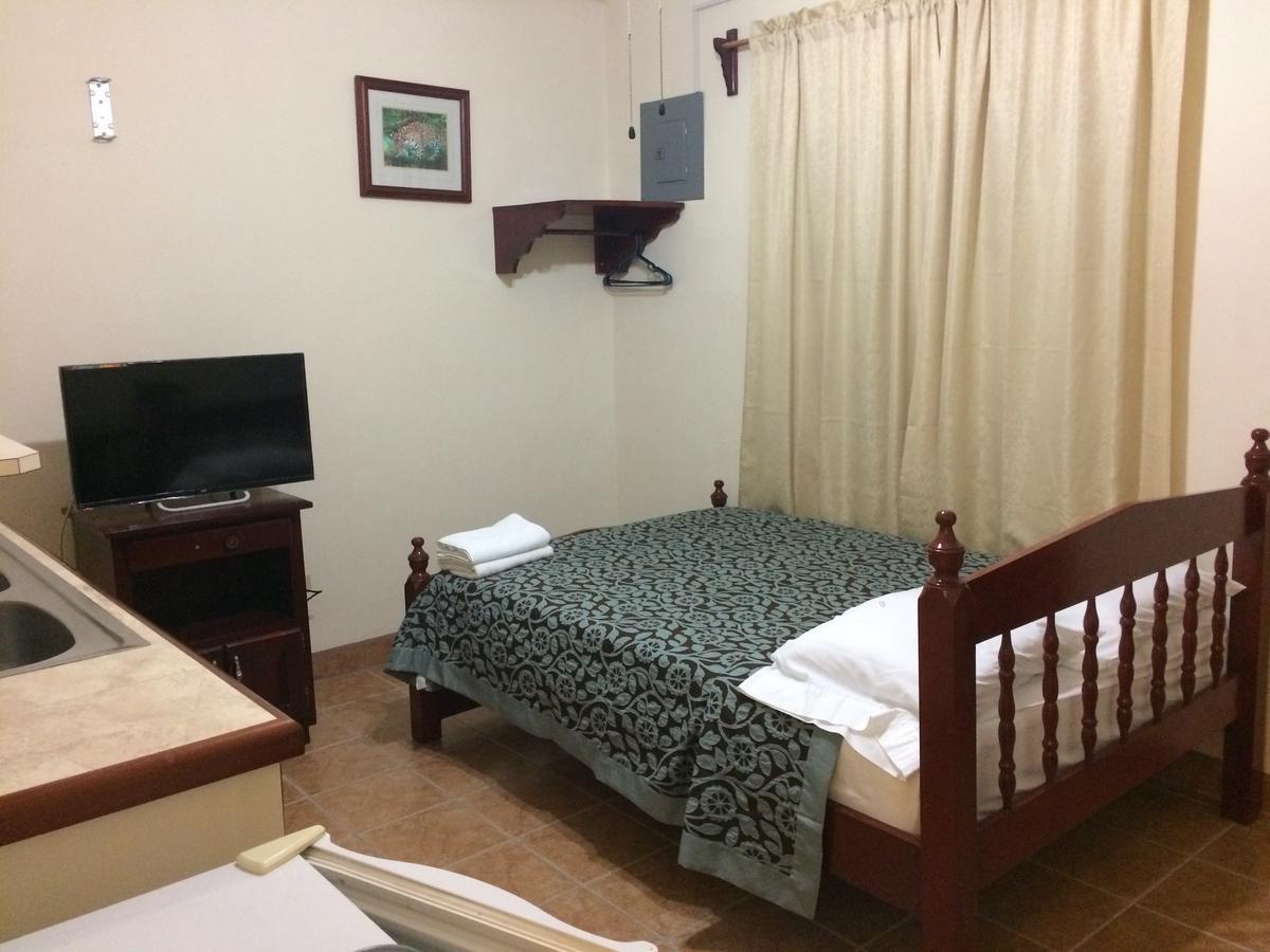 Panchos Villas Caye Caulker Exteriör bild