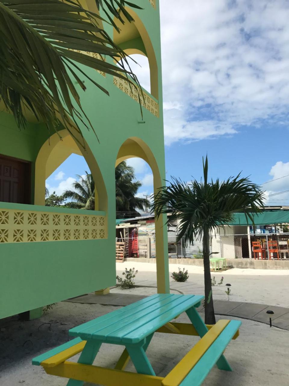Panchos Villas Caye Caulker Exteriör bild