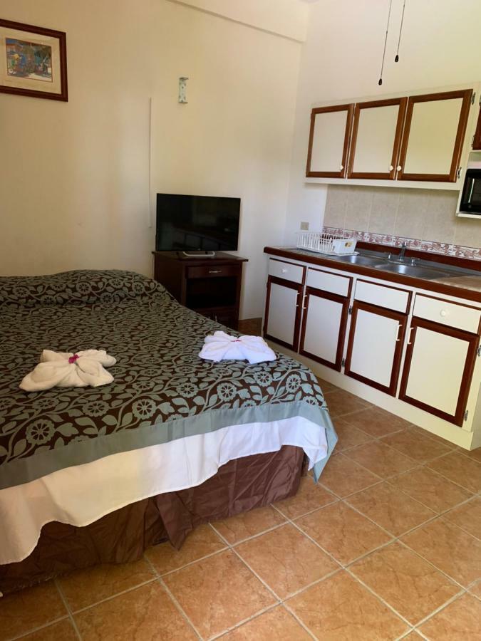 Panchos Villas Caye Caulker Exteriör bild